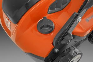 ΑΡΑΙΩΤΗΣ ΧΛΟΟΤΑΠΗΤΑ ΜΠΑΤΑΡΙΑΣ S138i HUSQVARNA ΑΝΕΥ ΜΠΑΤΑΡΙΑ+ΦΟΡΤΙΣΤΗ Κεντρική ρύθμιση ύψους κοπής