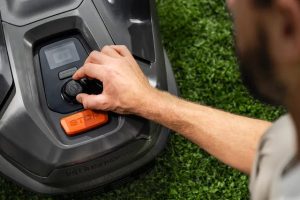 ΧΛΟΟΚΟΠΤΙΚΟ HUSQVARNA AUTOMOWER 305E NERA ΧΛΟΟΚΟΠΤΙΚΟ HUSQVARNA AUTOMOWER 305E NERA
