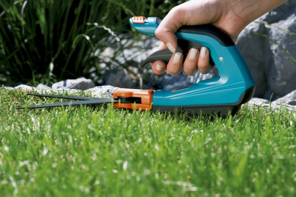 ΨΑΛΙΔΙ ΚΛΑΔΕΜΑΤΟΣ ΓΚΑΖΟΝ GARDENA COMFORT ΠΕΡΙΣΤΡΕΦΟΜΕΝΟ ΜΕ ΓΩΝΙΑΚΗ ΛΑΒΗ 08735-29-3