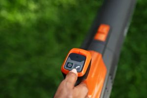 ΦΥΣΗΤΗΡΑΣ ΜΠΑΤΑΡΙΑΣ HUSQVARNA 122iB ΜΕ ΜΠΑΤΑΡΙΑ 40-Β140 & ΦΟΡΤΙΣΤΗ 40-C80